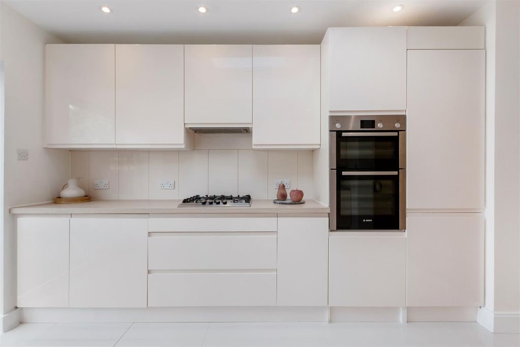 Property photo 3 of 12 Kitchen