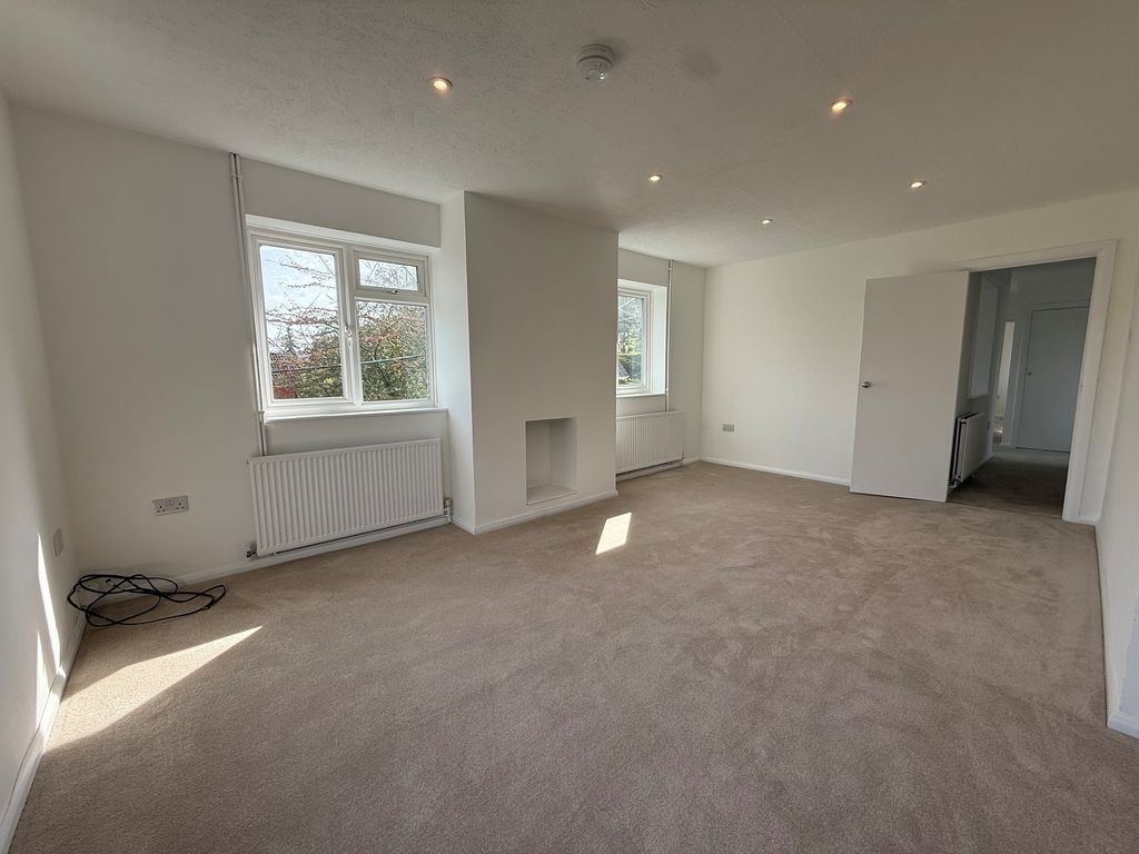 Property photo 2 of 9 Photo 12