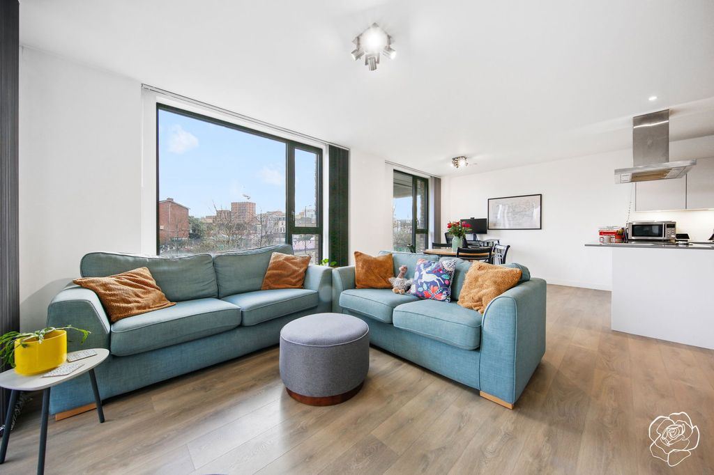 Property photo 2 of 22