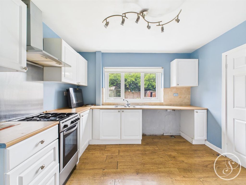 Property photo 2 of 14 Kitchen