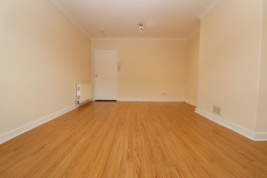 Property photo 3 of 11 Picture No. 18