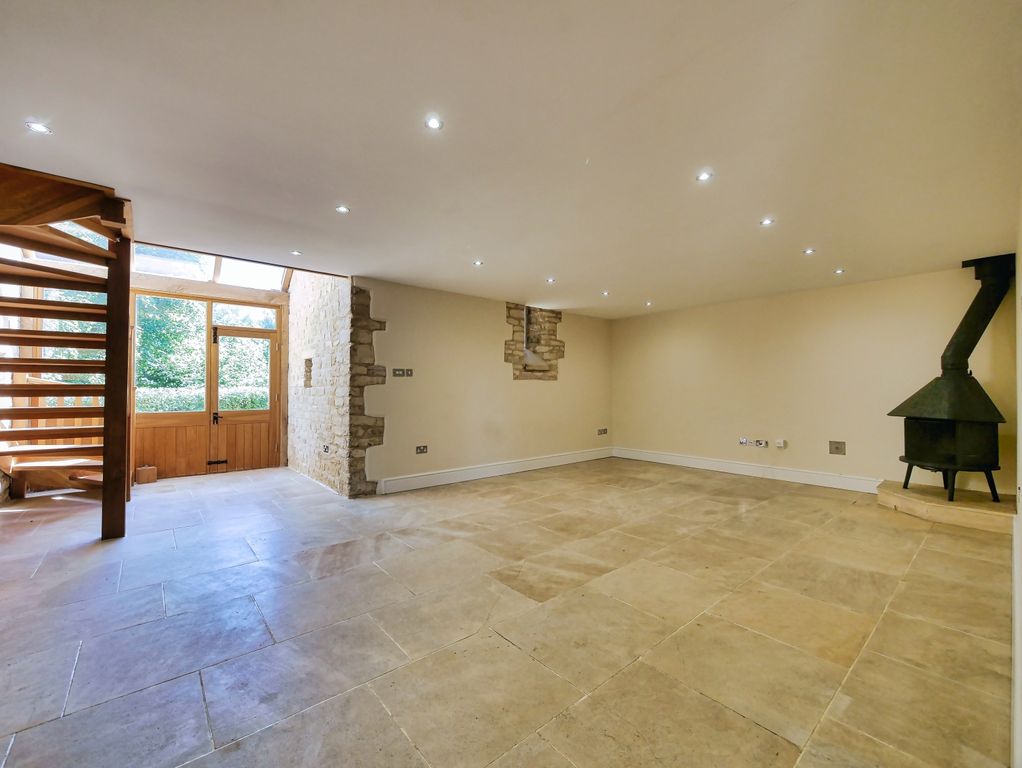 Property photo 3 of 19 Living Room