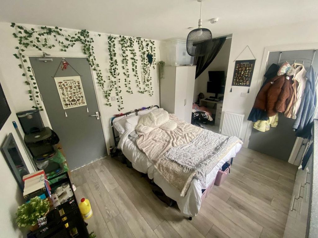 Property photo 3 of 13 Bedroom 2