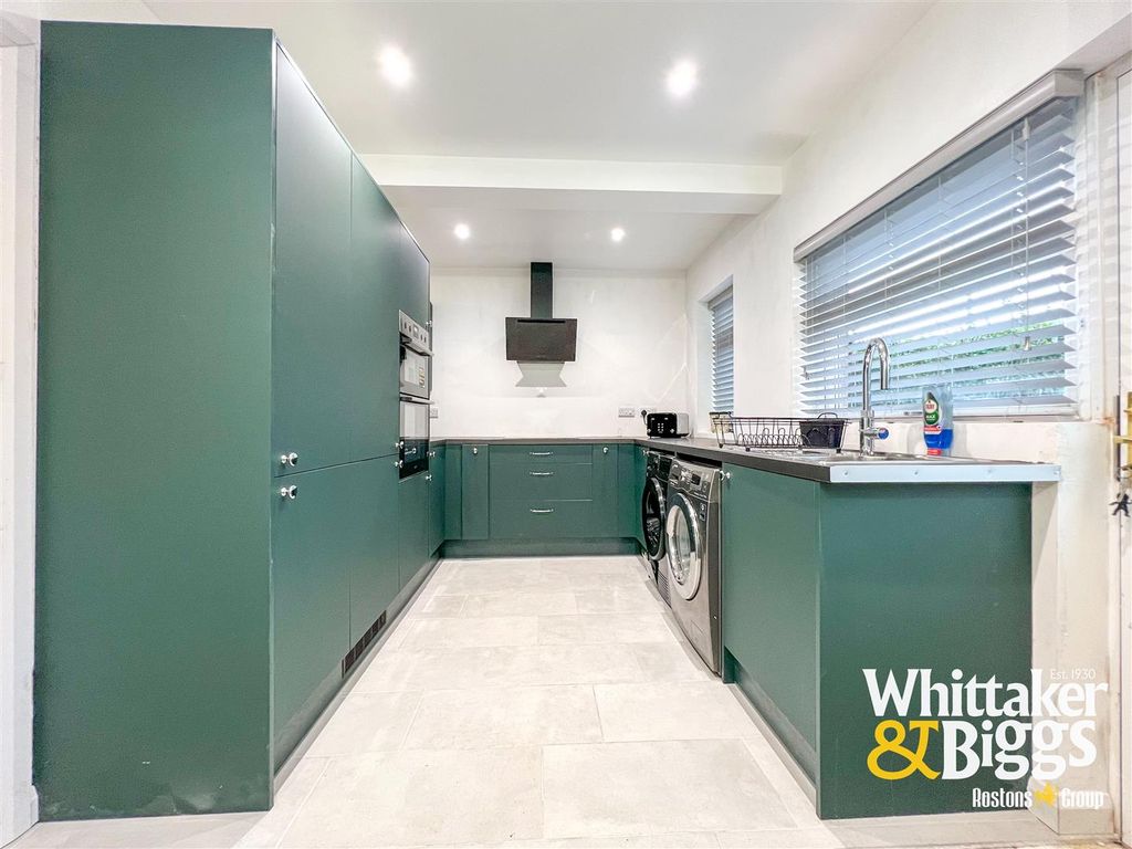 Property photo 2 of 14 Kitchen