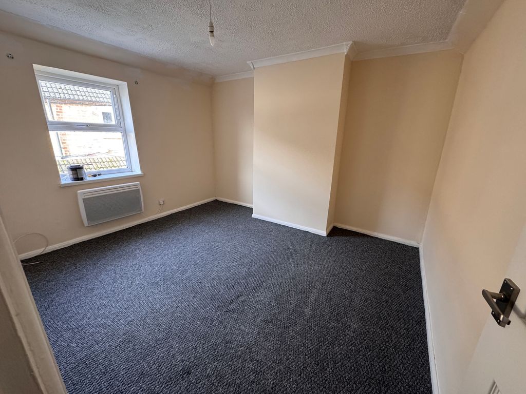 Property photo 2 of 5 Bedroom