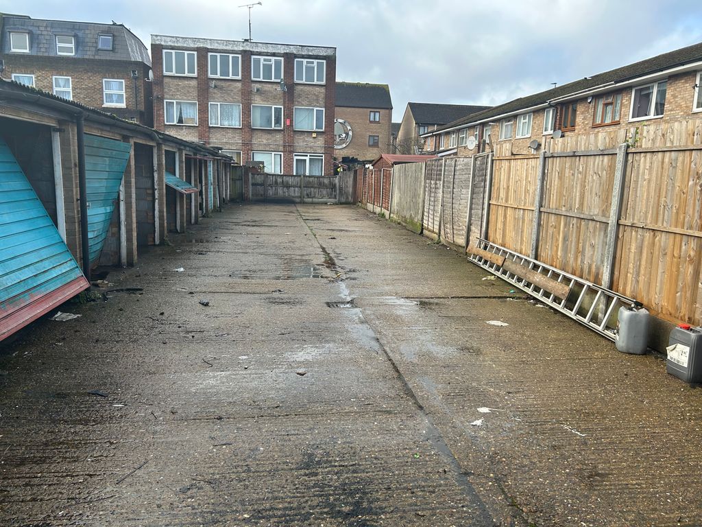 Property photo 2 of 10