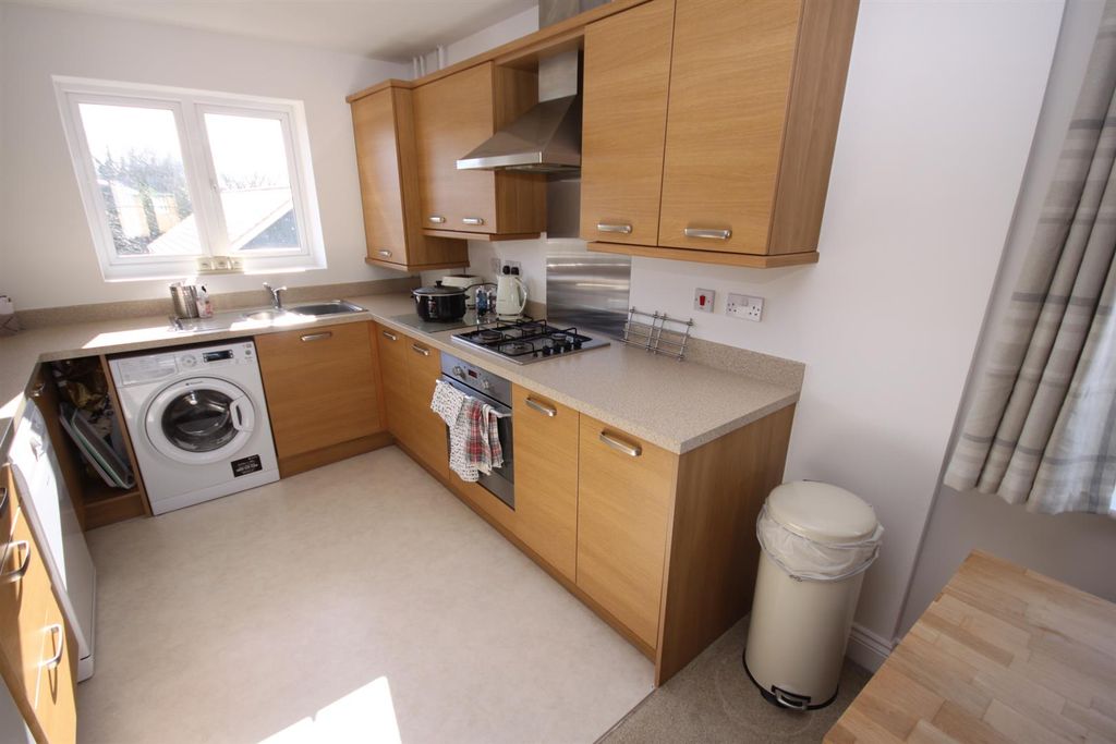 Property photo 3 of 7 Kitchen