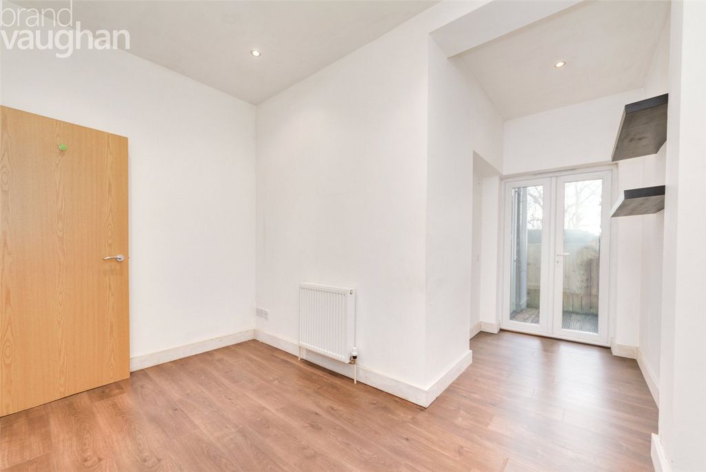 Property photo 2 of 16 Picture No. 19
