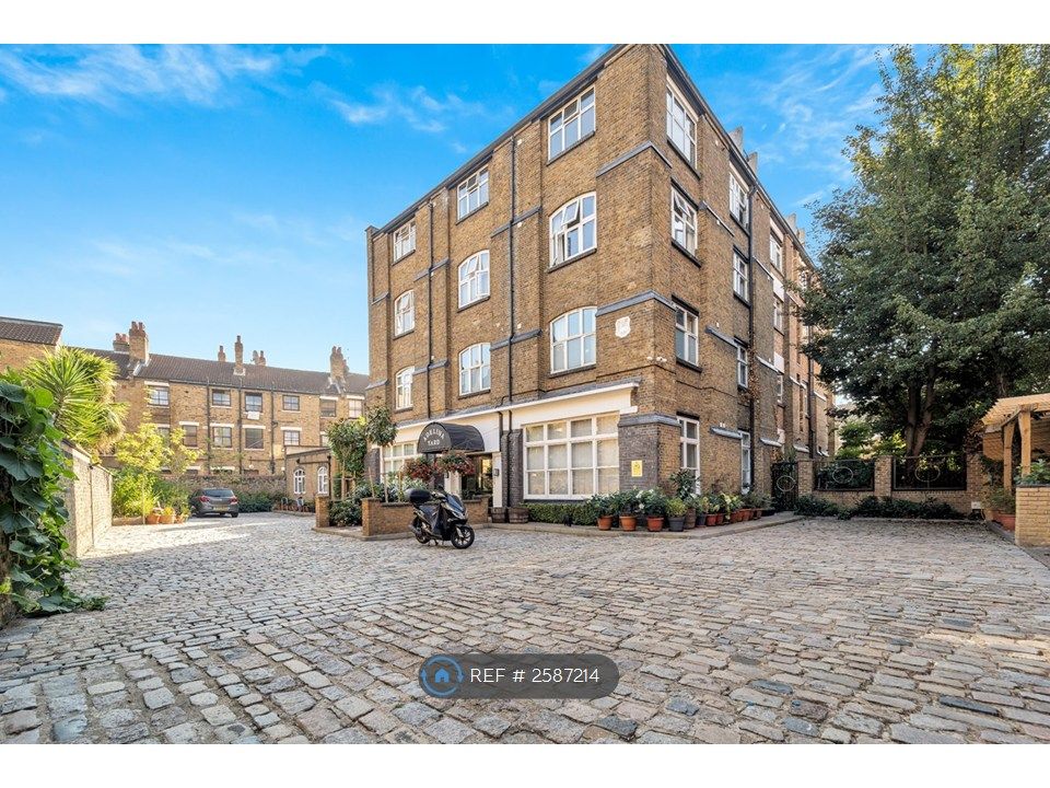 Property photo 1 of 11 Courtyard