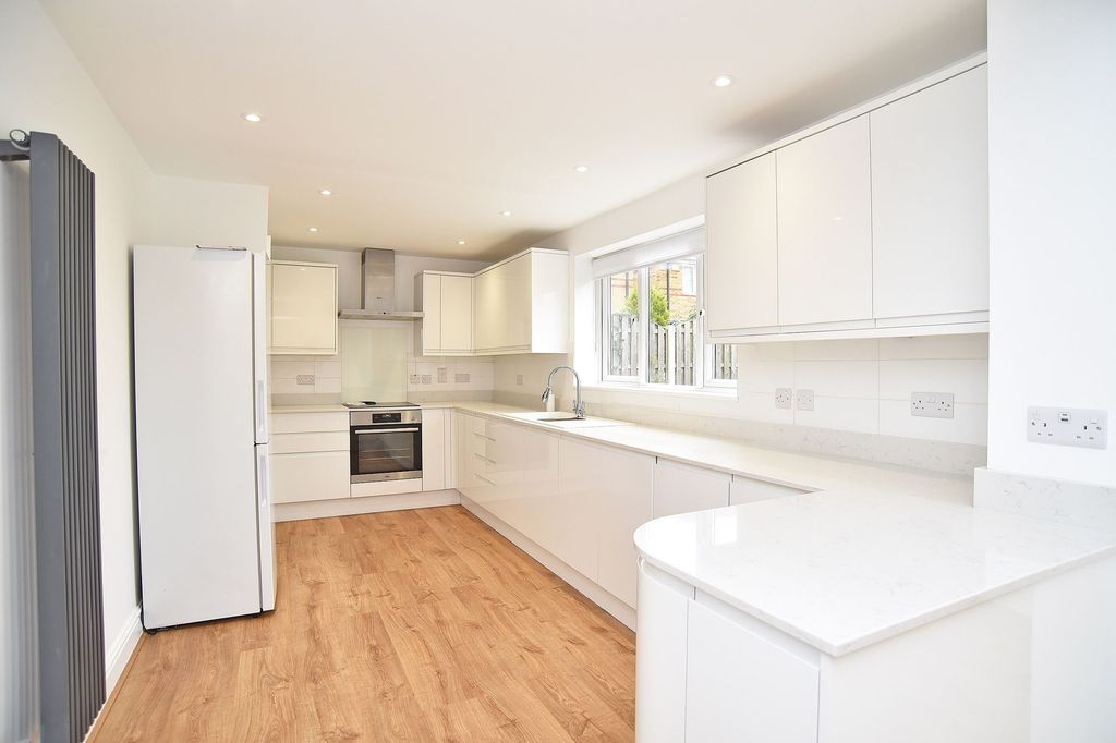 Property photo 3 of 23