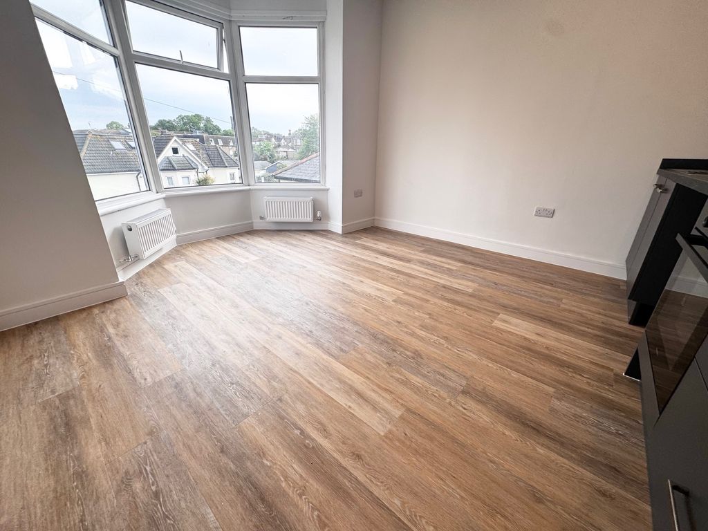 Property photo 1 of 17 Image