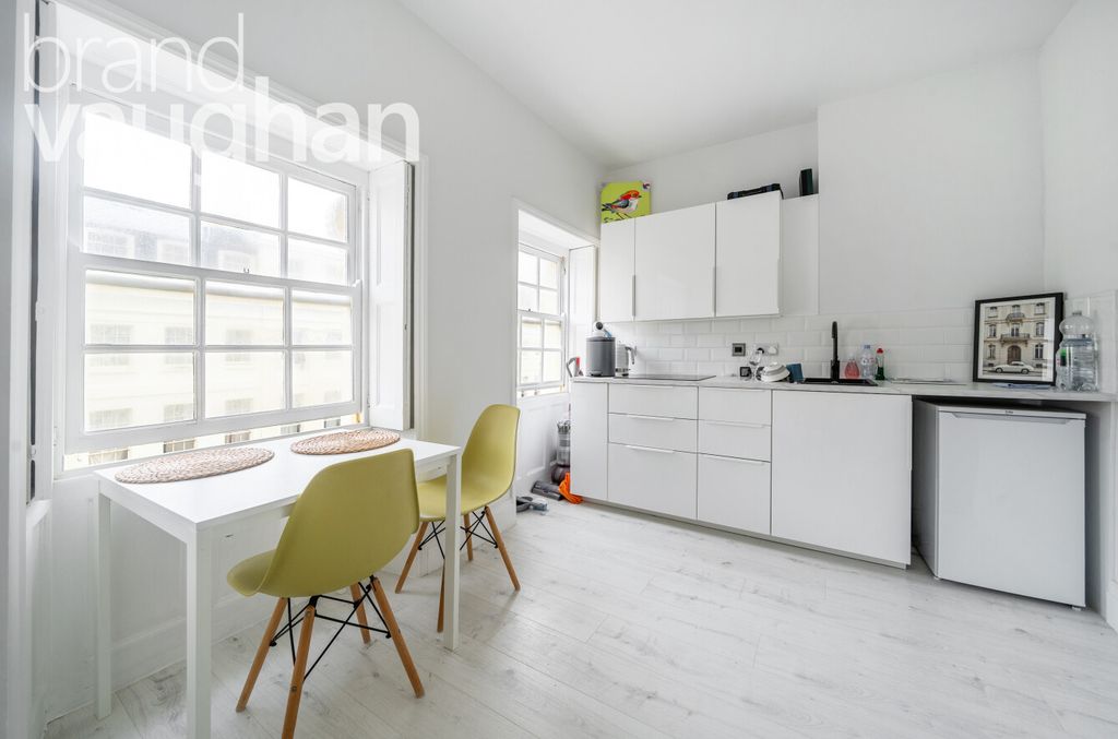 Property photo 1 of 7 Kitchen/Dining Area