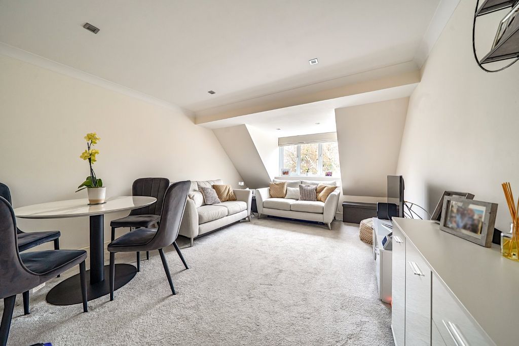 Property photo 2 of 14 Picture No. 20