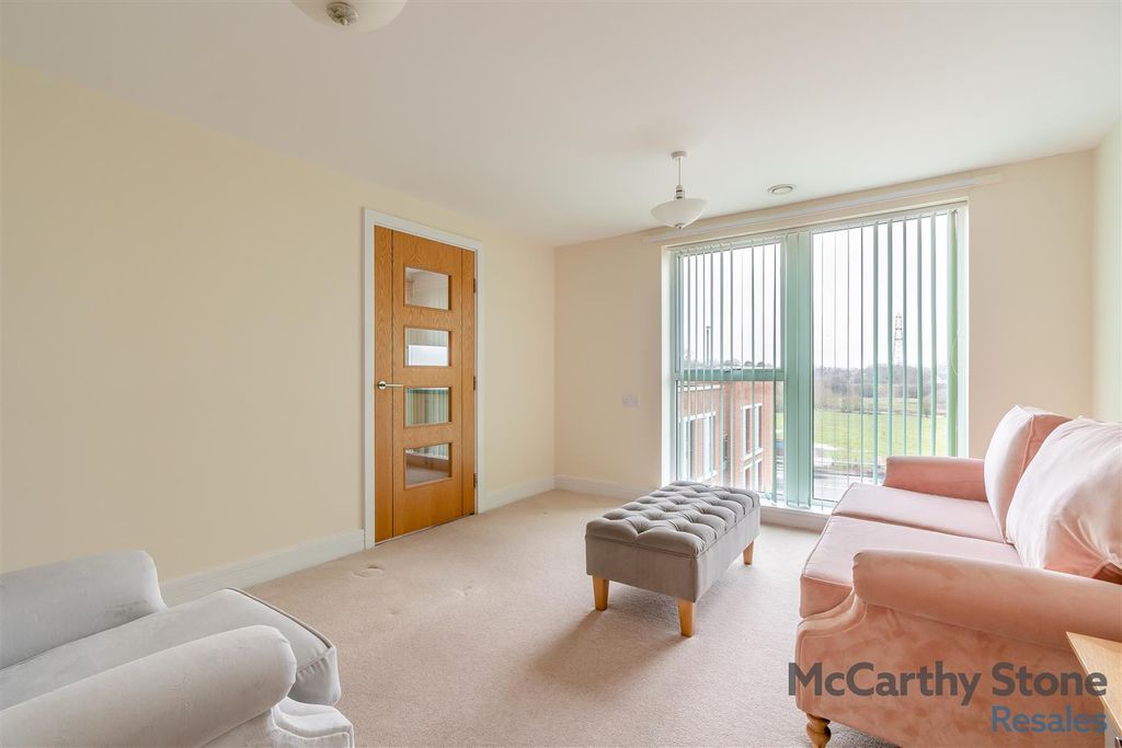 Property photo 3 of 29 8678509-Interior08.Jpg