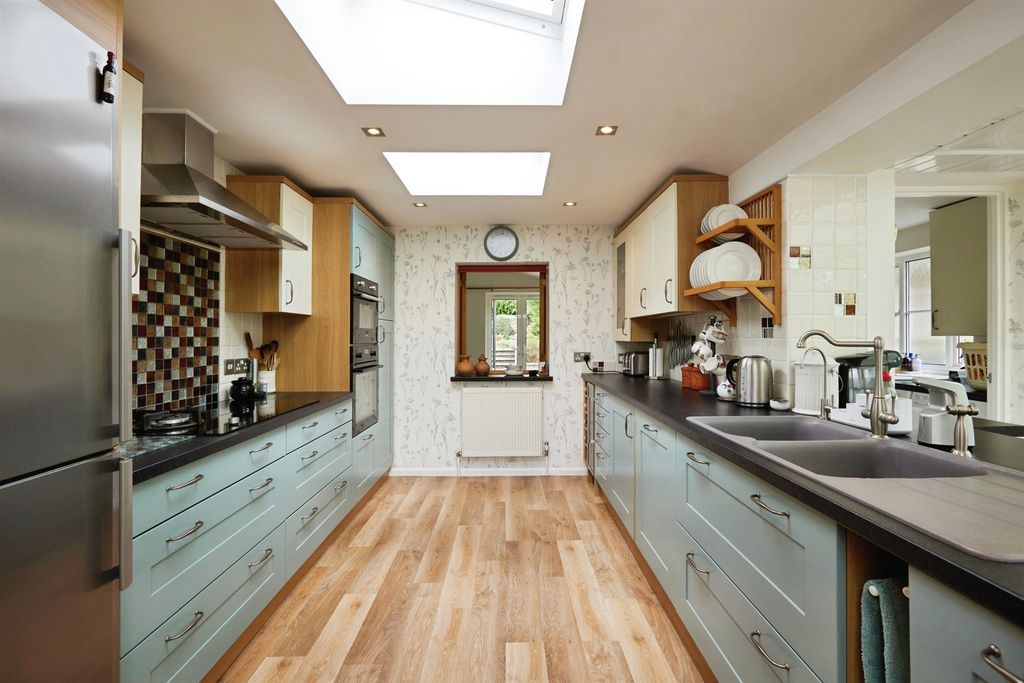 Property photo 3 of 18