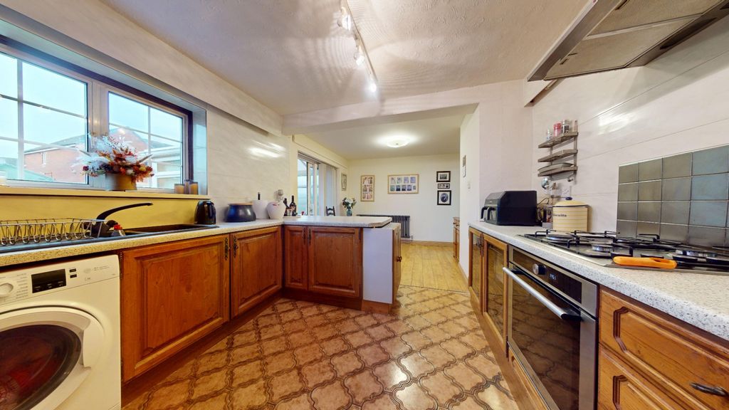 Property photo 2 of 20 4846464