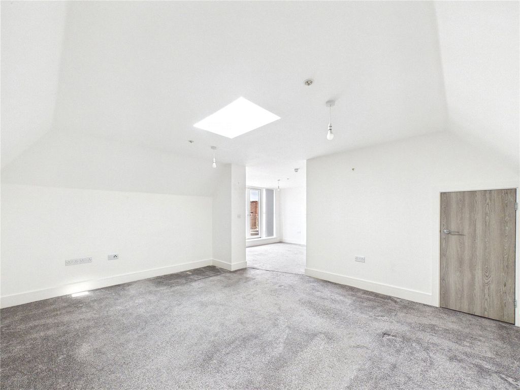 Property photo 2 of 11 Picture No. 27