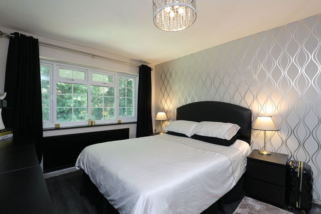 Property photo 3 of 25