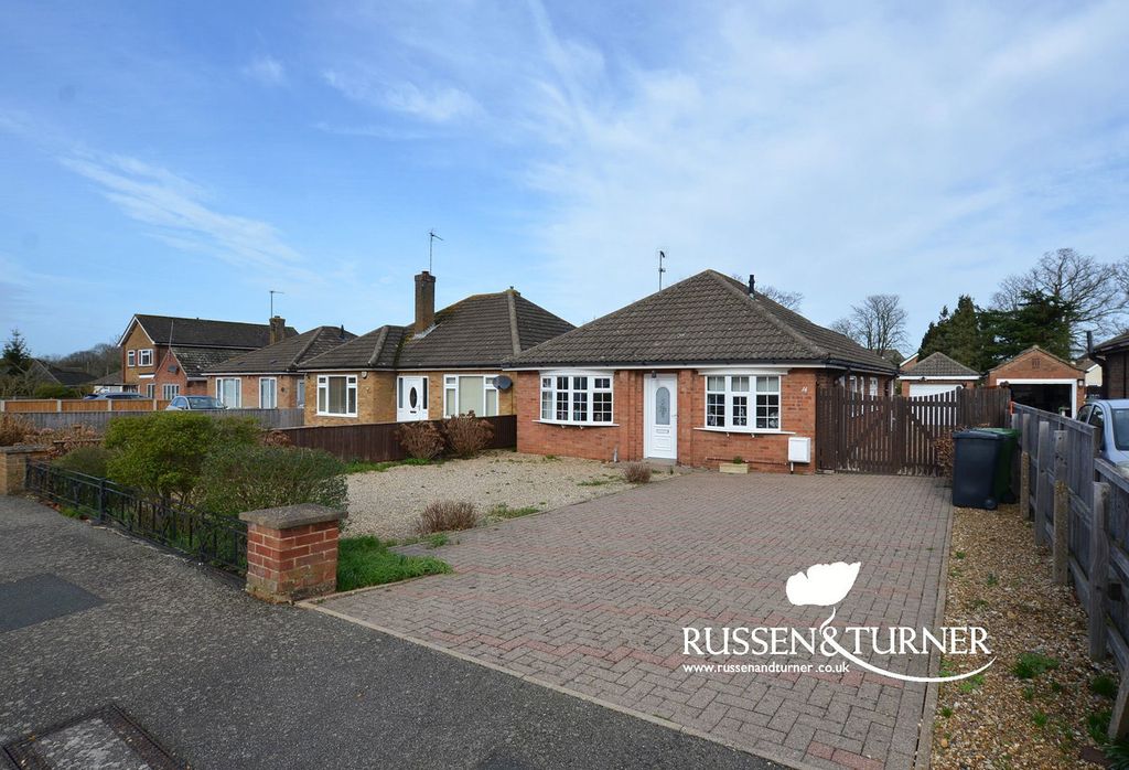 Property photo 1 of 12 1 - Front