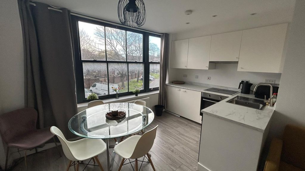 Property photo 1 of 28