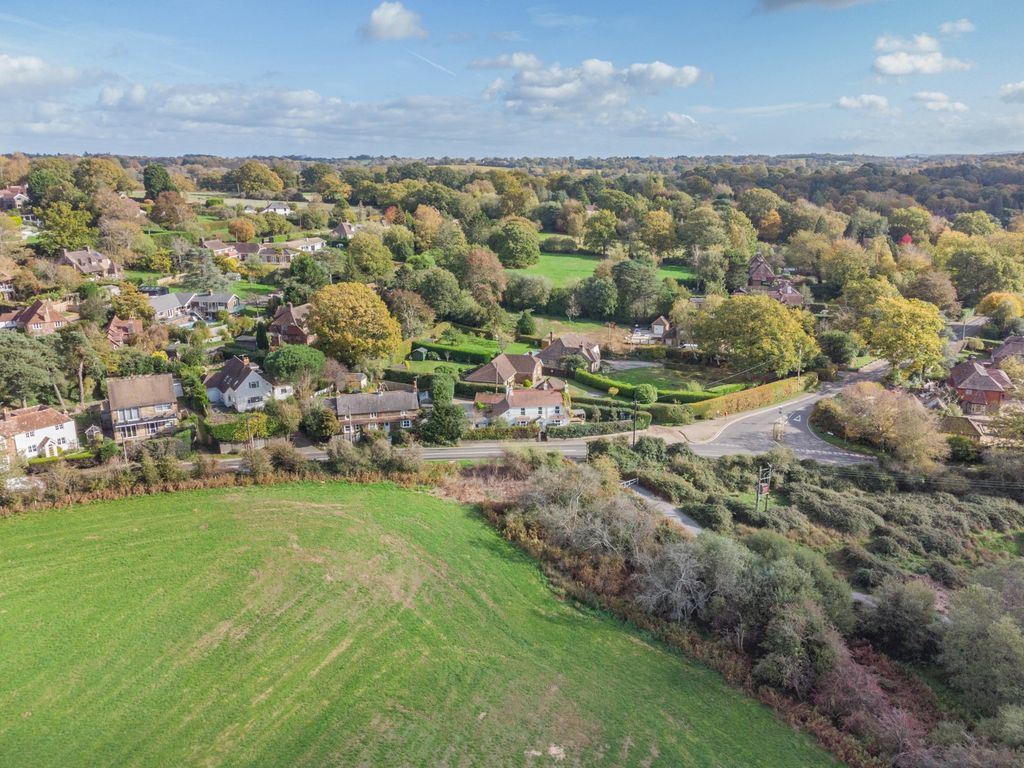 Property photo 2 of 27 Picture No. 14