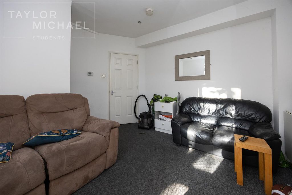 Property photo 2 of 12 Living Room