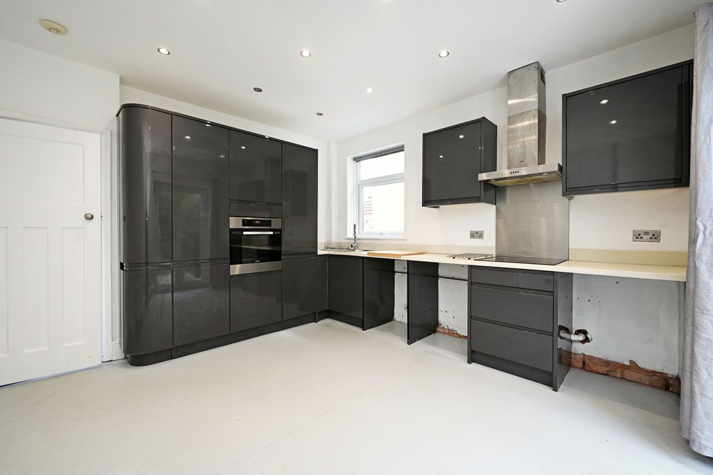 Property photo 2 of 24 Dining Kitchen