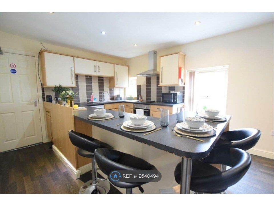 Property photo 2 of 33