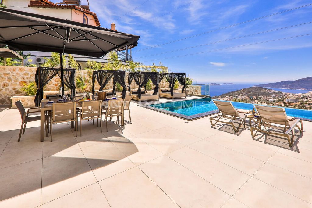 Property photo 2 of 67