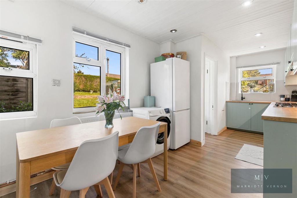 Property photo 2 of 15 Hawthorn Crescent 4 MV-6.Jpg