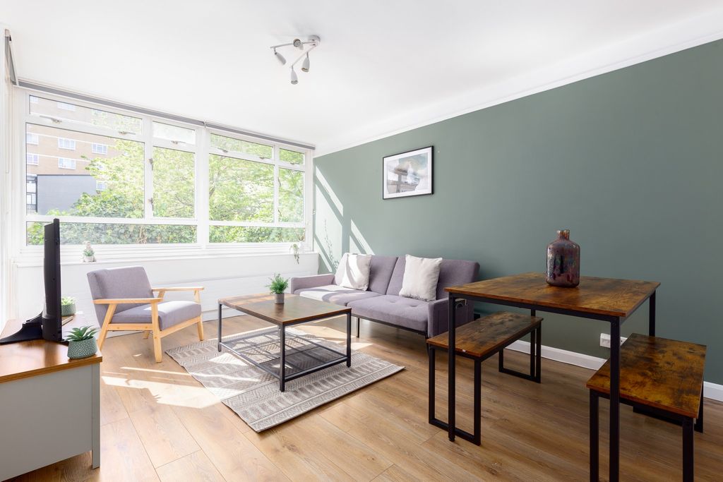 Property photo 1 of 18 Living Room