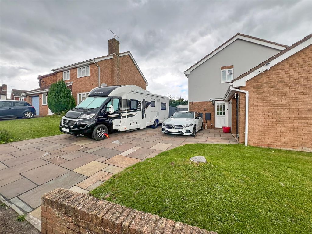 Property photo 2 of 27