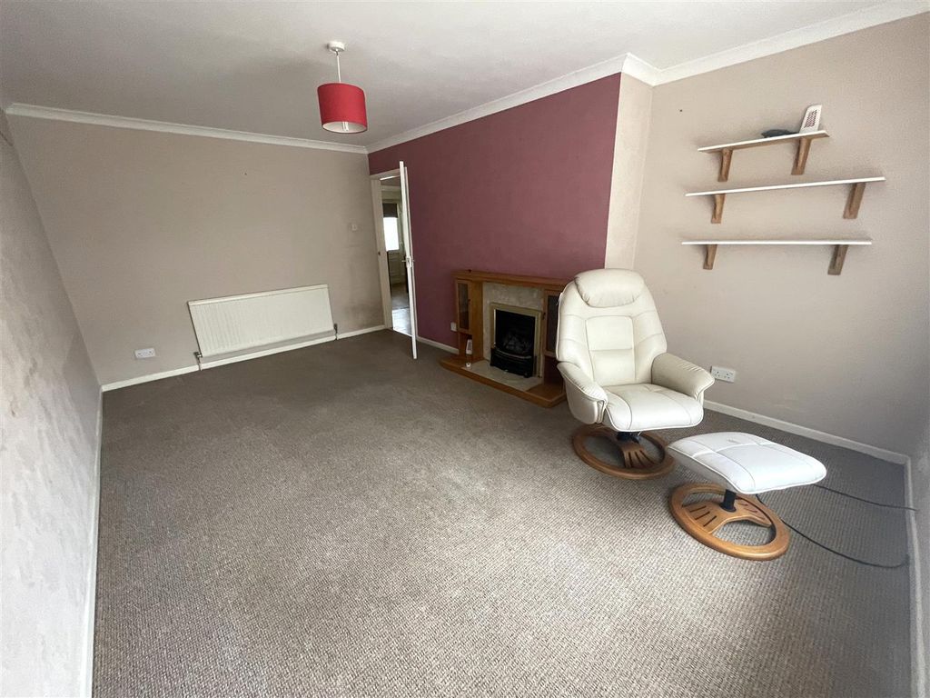 Property photo 2 of 13 Lounge.Jpg