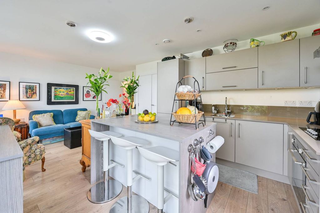 Property photo 2 of 24