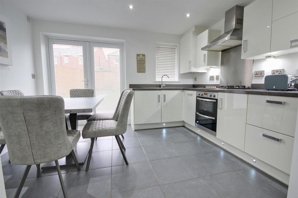 Property photo 3 of 12 Img_0019-Img_0021_Lzn.Jpg