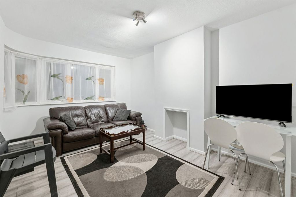 Property photo 1 of 5