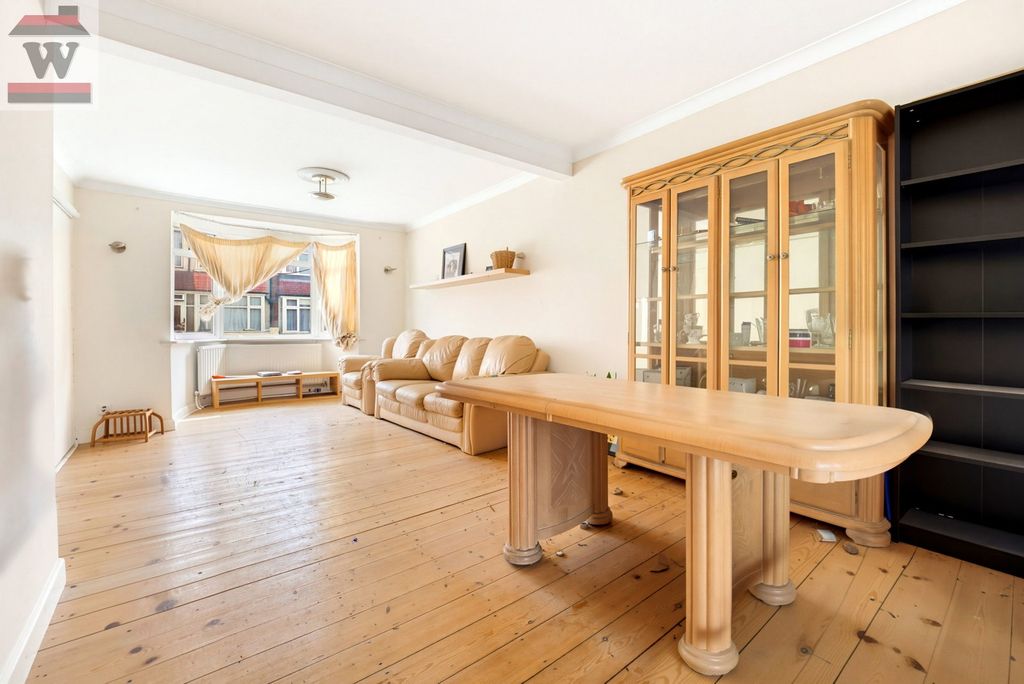 Property photo 3 of 18