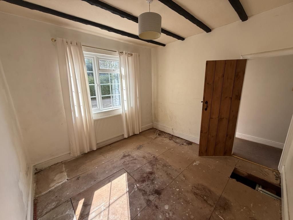 Property photo 2 of 11 Living Room