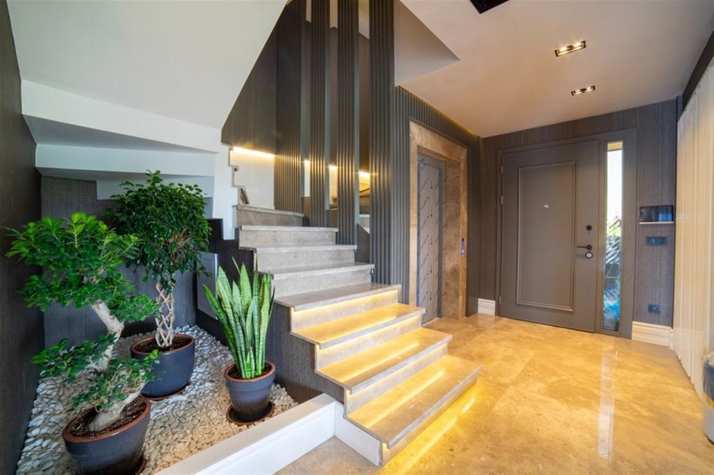 Property photo 3 of 14 Sensational Antalya Property For Sale In Muratpasa - Entrance Hallway And Staircase