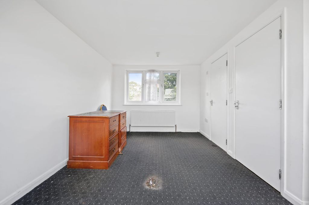 Property photo 2 of 25