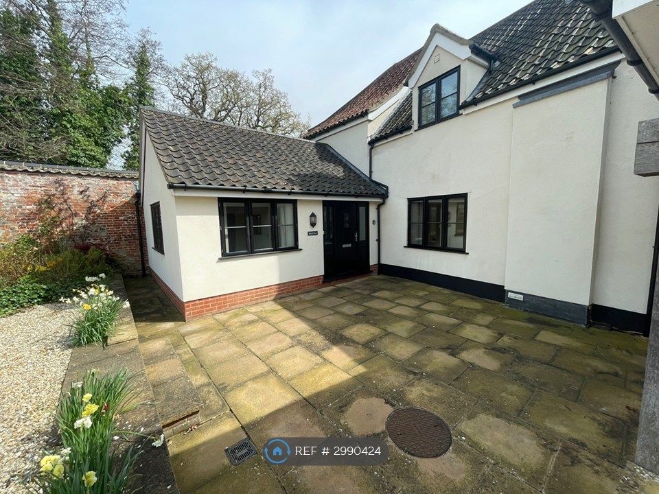 Property photo 1 of 13 Entrance Next To Gravelled Carpark