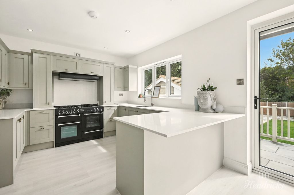 Property photo 3 of 31