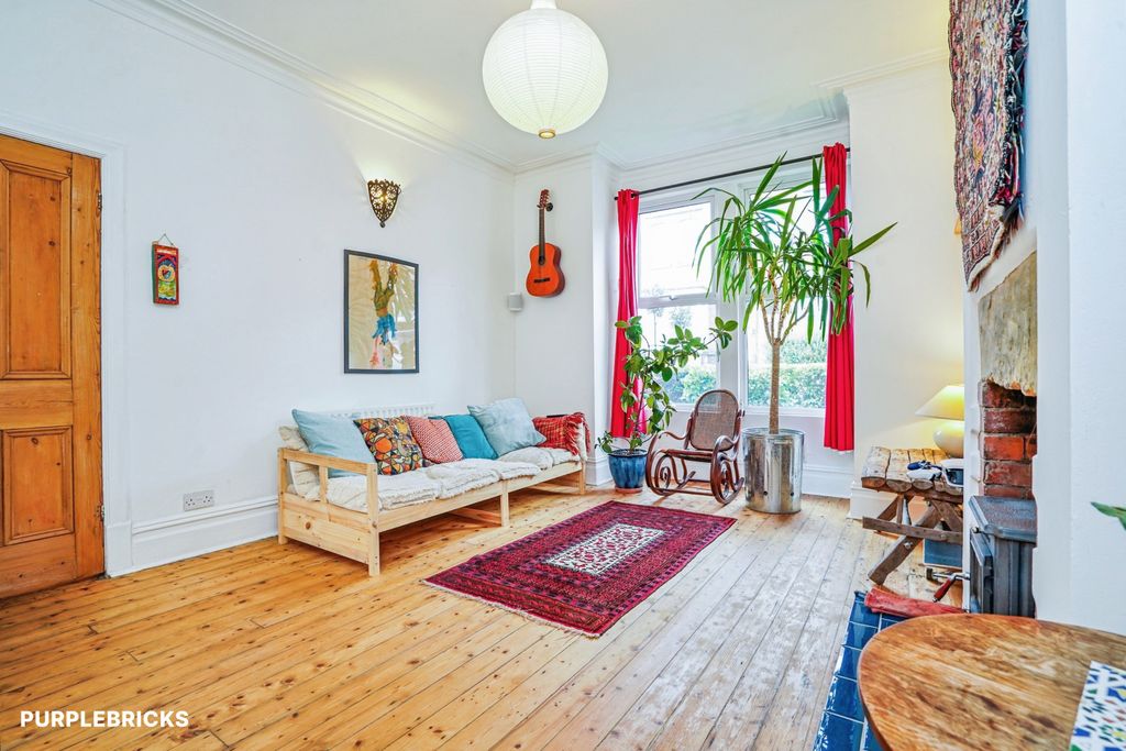 Property photo 3 of 36