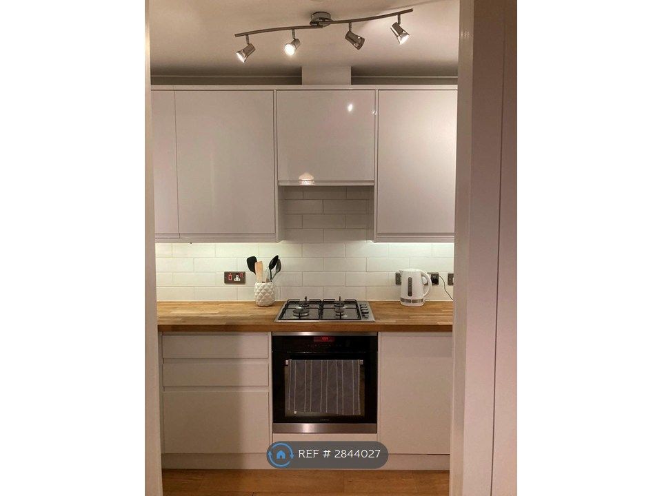 Property photo 3 of 12 Kitchen