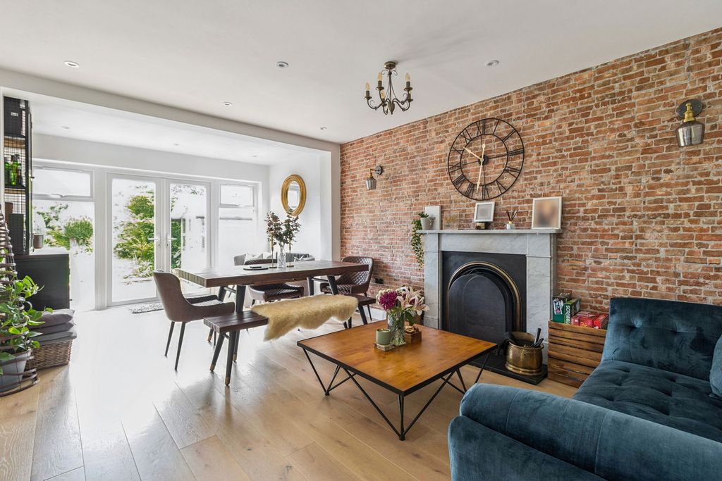 Property photo 3 of 24