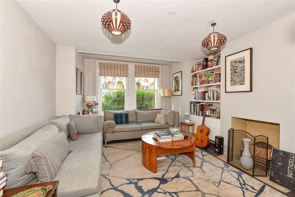 Property photo 1 of 11 Lounge