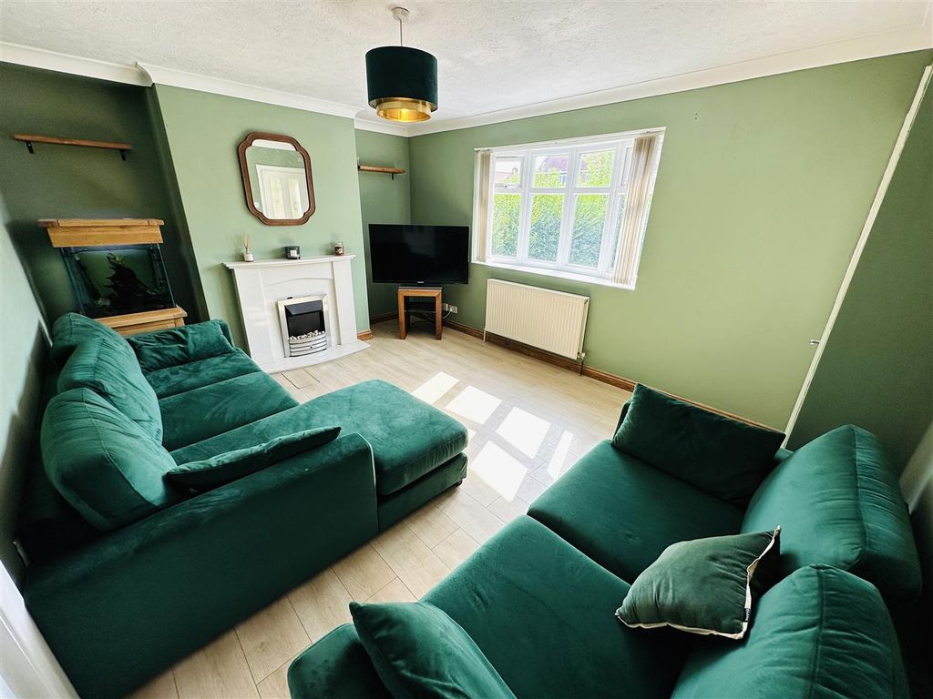 Property photo 2 of 14 Lounge