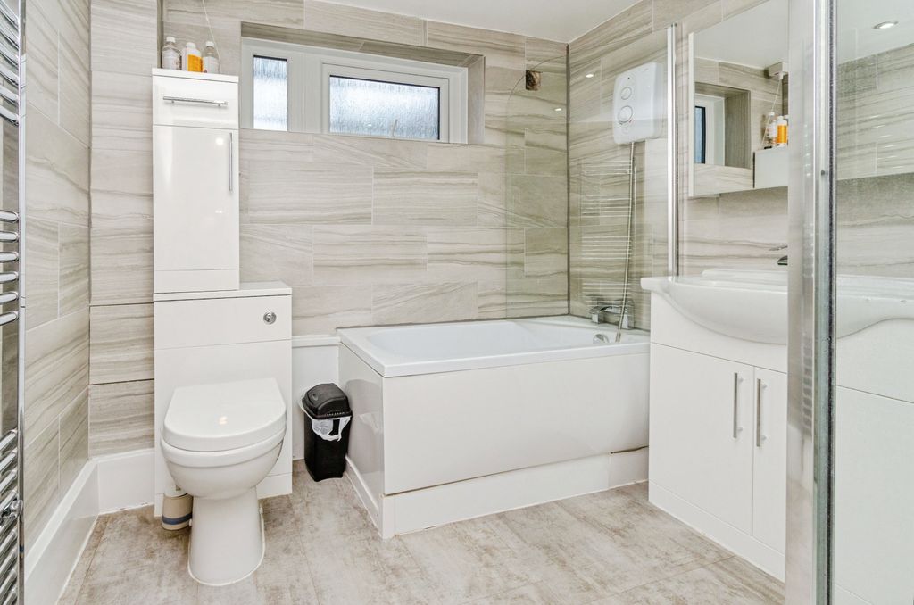 Property photo 1 of 14 Bathroom