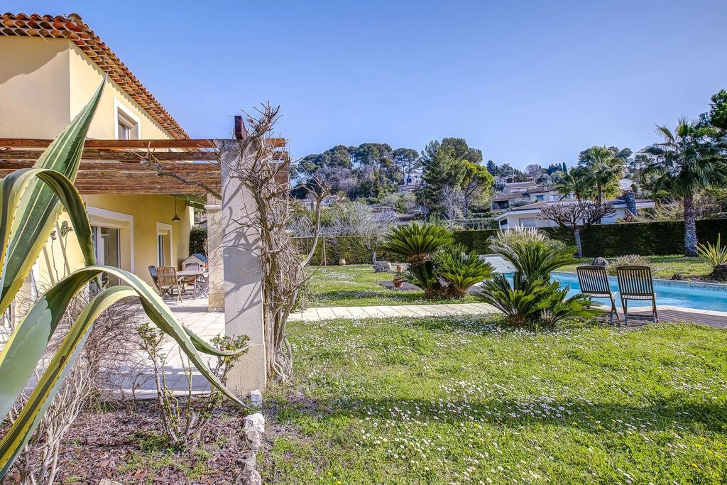 Property photo 3 of 22