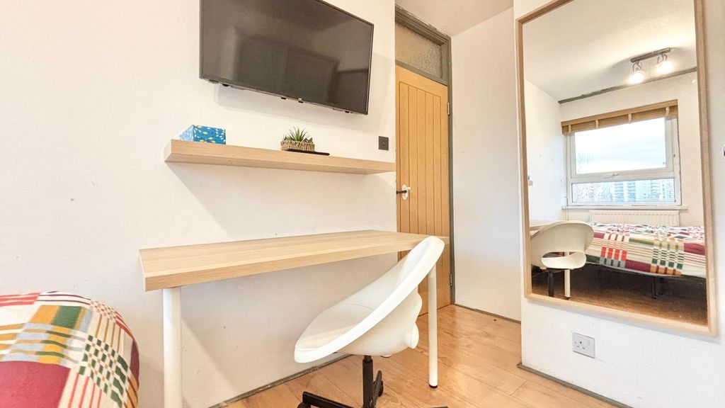 Property photo 3 of 8 Bedroom